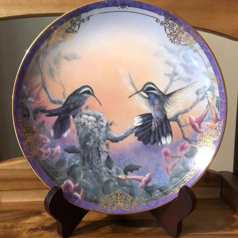 2for$20🟠Decorative Plate with Hummingbirds and Floral Design